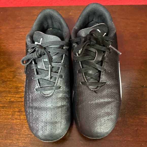 Puma Junior kids ultra play FG/AG black and white soccer cleats size 1 - Picture 2 of 9